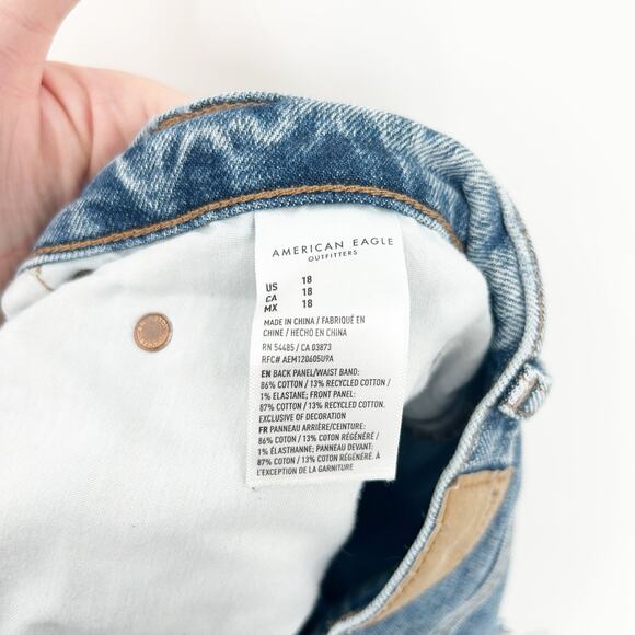 American Eagle Women Strigid Relaxed High Rise Ripped Distressed Denim Shorts 18 - Picture 6 of 7